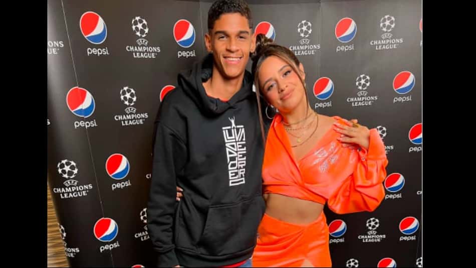 Luva de Pedreiro encontra cantora Camila Cabello em Paris: 'A melhor do mundo'
