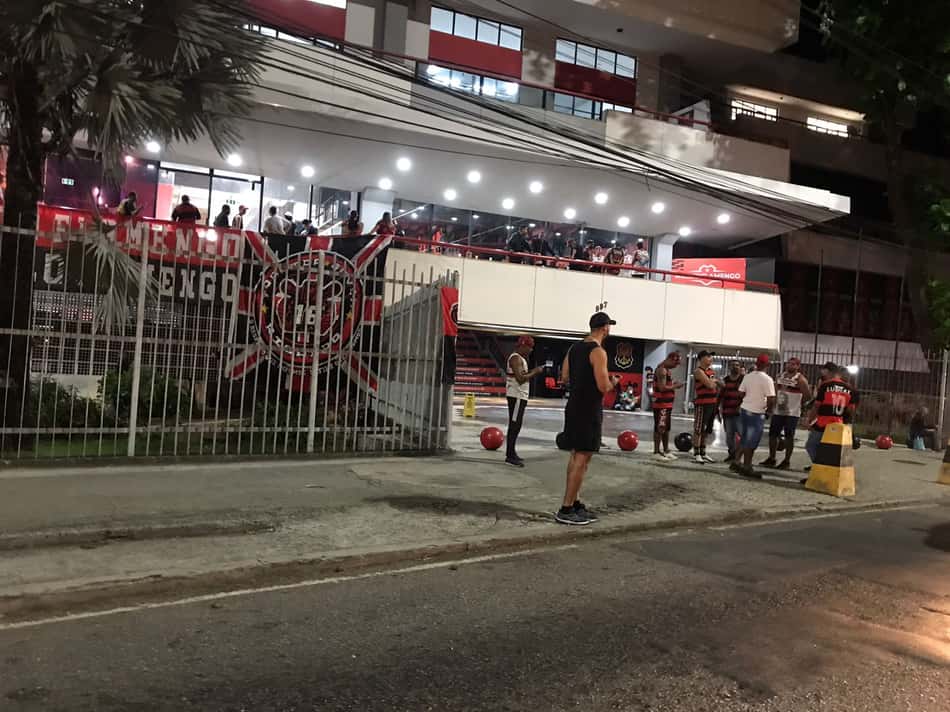 Landim e Braz são hostilizados em evento de torcida organizada do Flamengo na Gávea