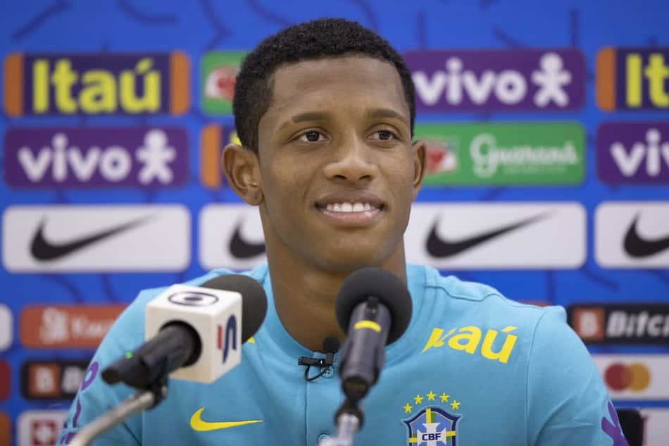 Danilo fala sobre primeiros dias na Seleção Brasileira e comenta sobre futuro no Palmeiras
