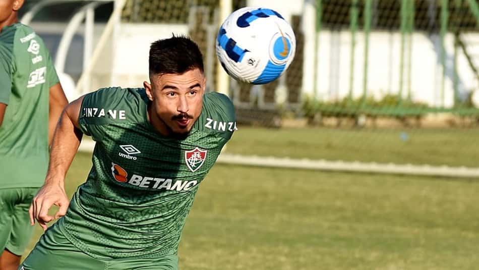 Fluminense desembarca após goleada e eliminação; Willian cita 'mescla de sentimentos'