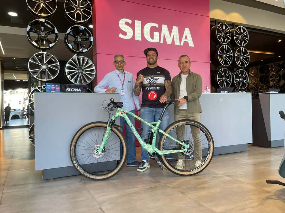 Cristiano Marcello guarda o kimono e sobe na bicicleta para buscar título no mountain bike