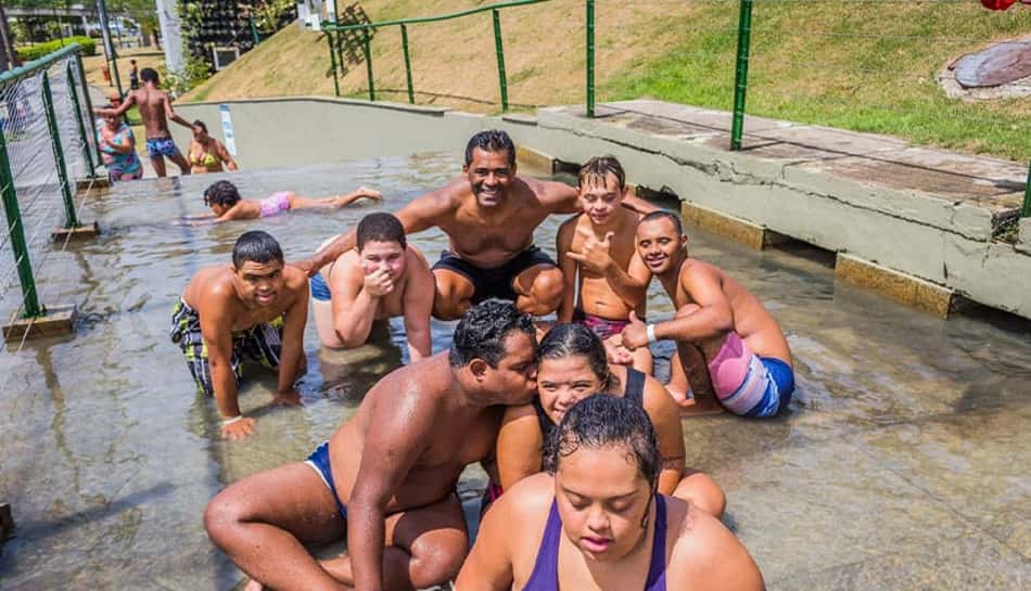 Ex-árbitro, Índio dá aulas de educação física para deficientes em projeto apadrinhado por Romário