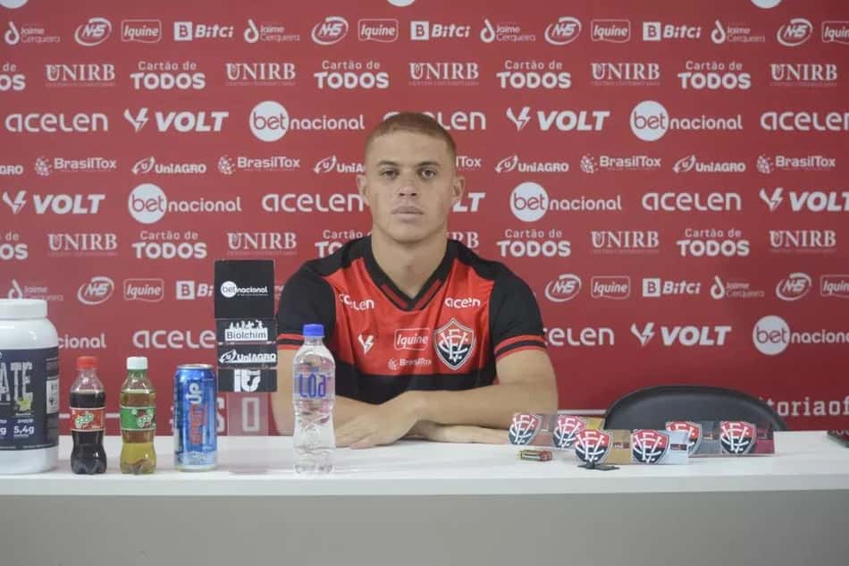 Foguinho é apresentado no Vitória: 'Todo mundo sabe da grandeza'