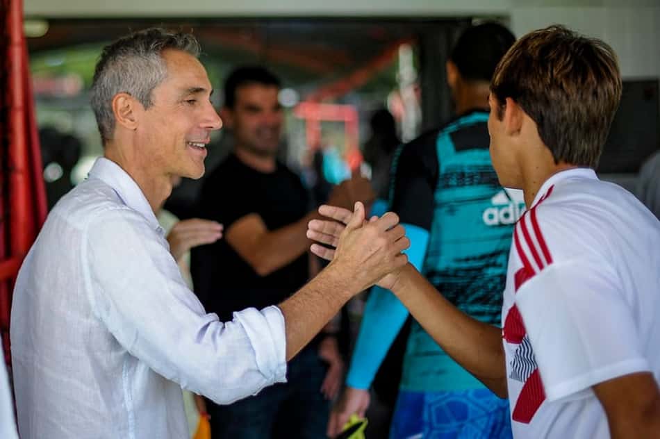 Com gol de Victor Hugo, Flamengo vence o Resende no Carioca Sub-20 sob os olhares de Paulo Sousa