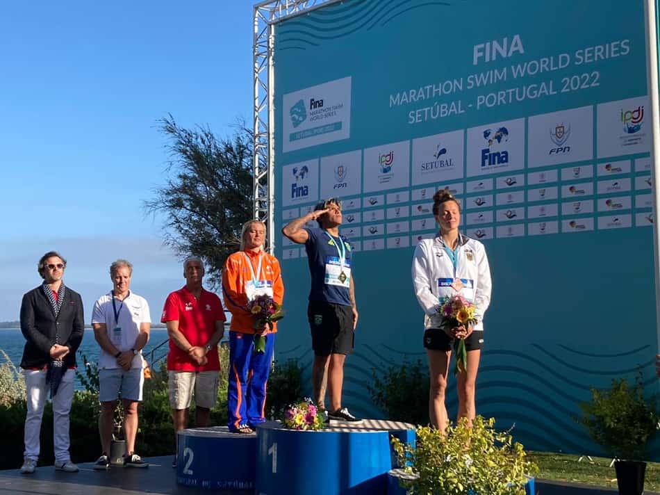 Ana Marcela Cunha é campeã da etapa de Setúbal, e trio da natação brasileira vai ao pódio na França