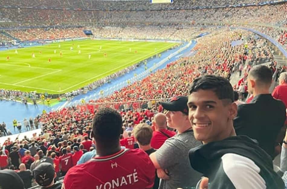 Luva de Pedreiro marca presença na final da Champions: 'Há quatro anos via na TV com sinal chuviscando'