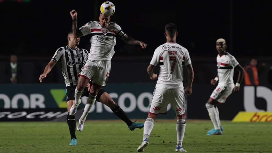 São Paulo tem média de mais de um gol sofrido por jogo no Brasileirão