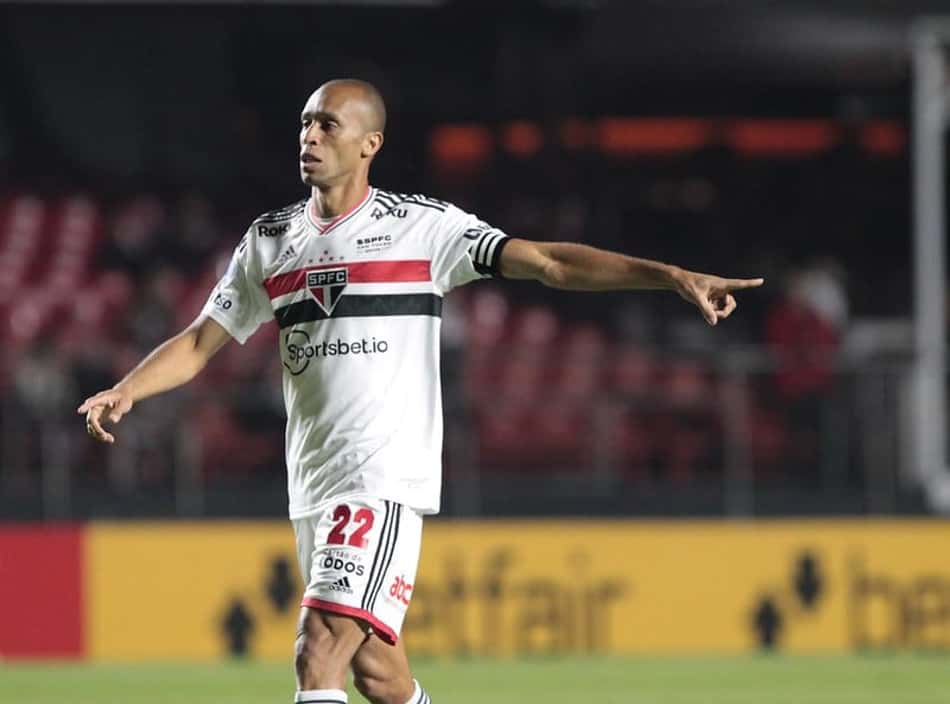 Sem Arboleda, defesa do São Paulo terá mudanças nos próximos jogos