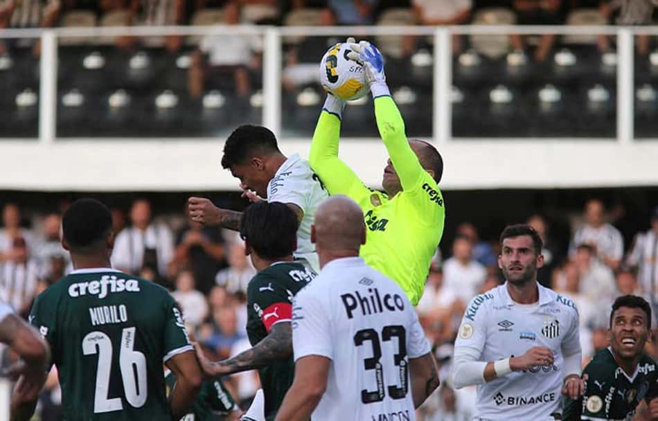 Maicon afirma que árbitro admitiu erro contra o Santos no clássico