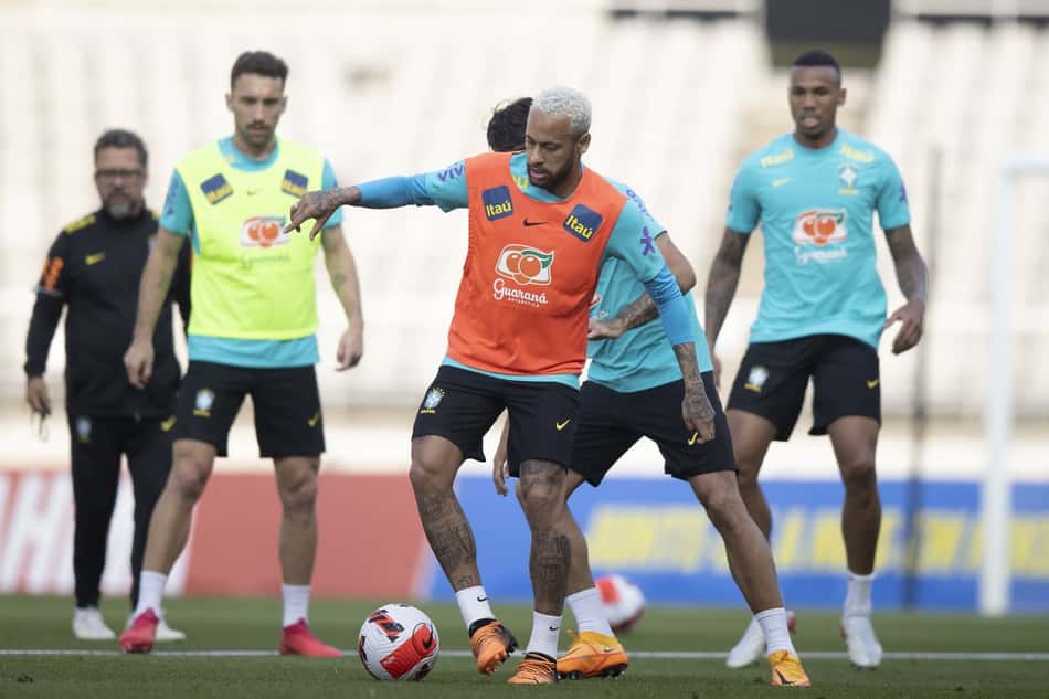 Neymar deixa treino e vira dúvida da Seleção Brasileira para amistoso contra a Coreia do Sul