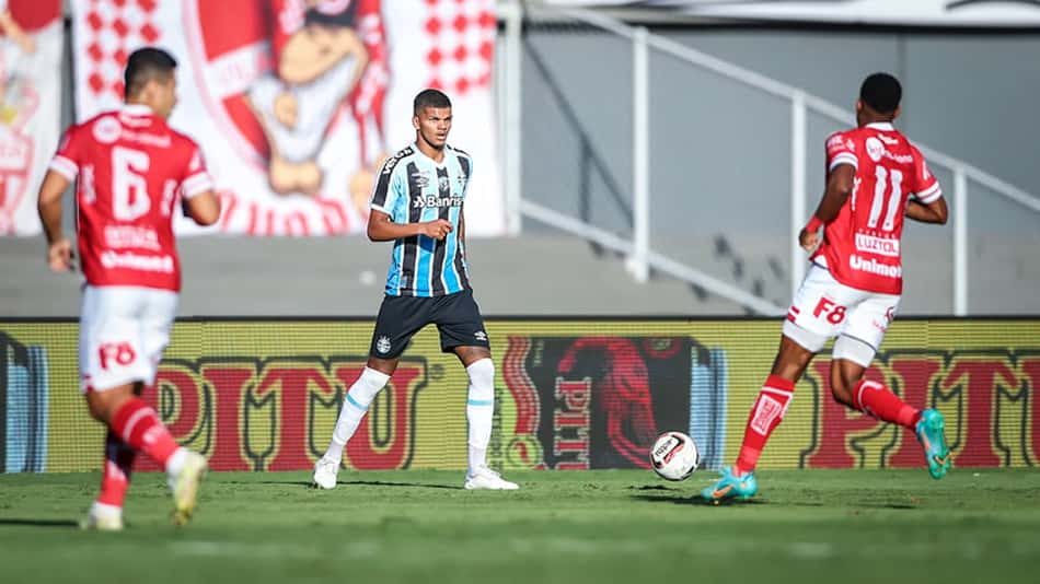 Grêmio empata com o Vila Nova em Goiânia pela Série B do Brasileirão