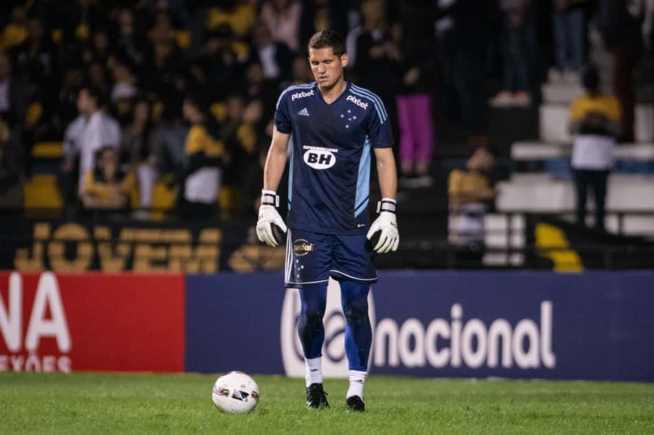 Com sete jogos sem levar gol, Rafael Cabral supera marca de Dida no Cruzeiro