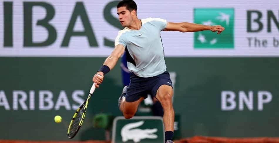 Alcaraz bate Khachanov e vai às quartas em Roland Garros