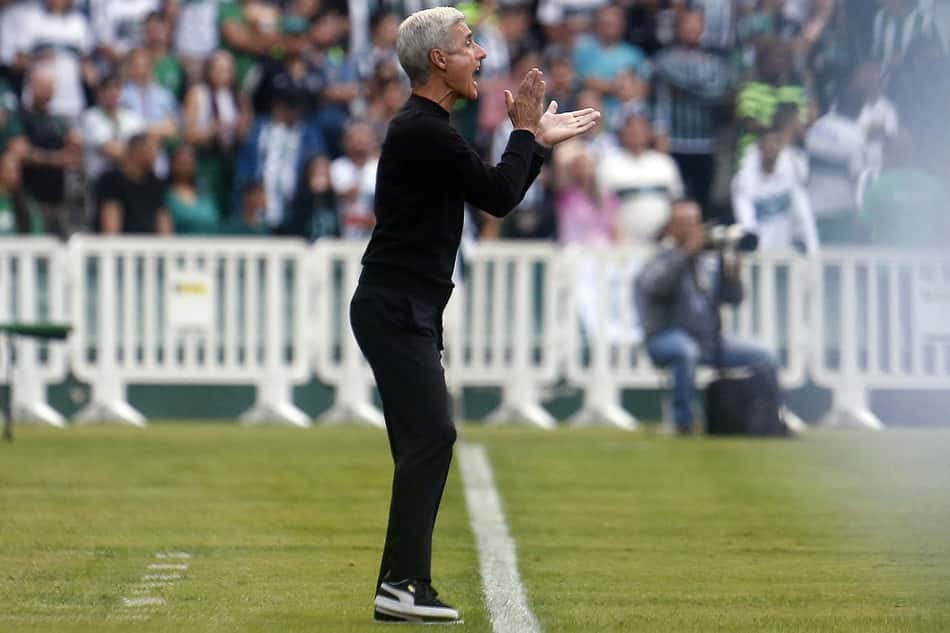 'A tomada de decisão é algo que está sendo fatal para nós', analisa Luís Castro após a derrota do Botafogo