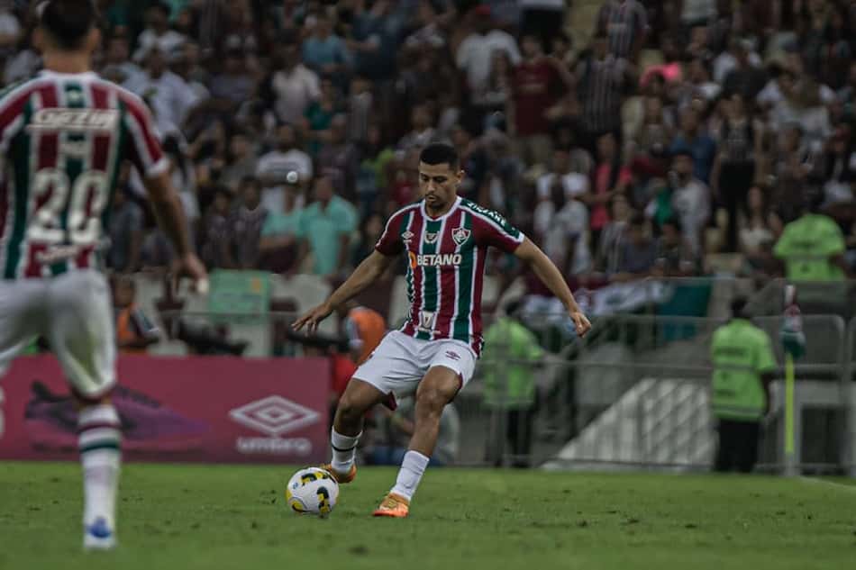 André vê Fluminense no caminho certo mesmo com derrota e elogia Hugo: 'Grande goleiro'