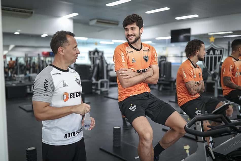 Atlético-MG encaminha renovação com o zagueiro Igor Rabello