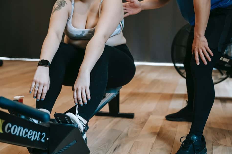 Especialista em nutrologia esportiva destaca importância de adequar intensidade do treino à dieta para emagrecimento