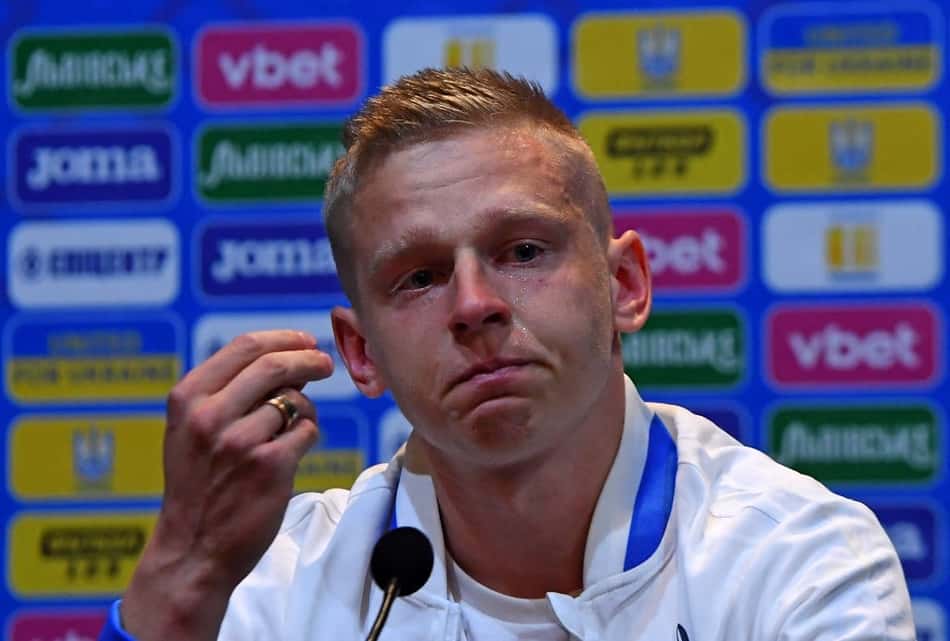 Em coletiva, jogador da Ucrânia vai às lágrimas antes de jogo contra a Escócia