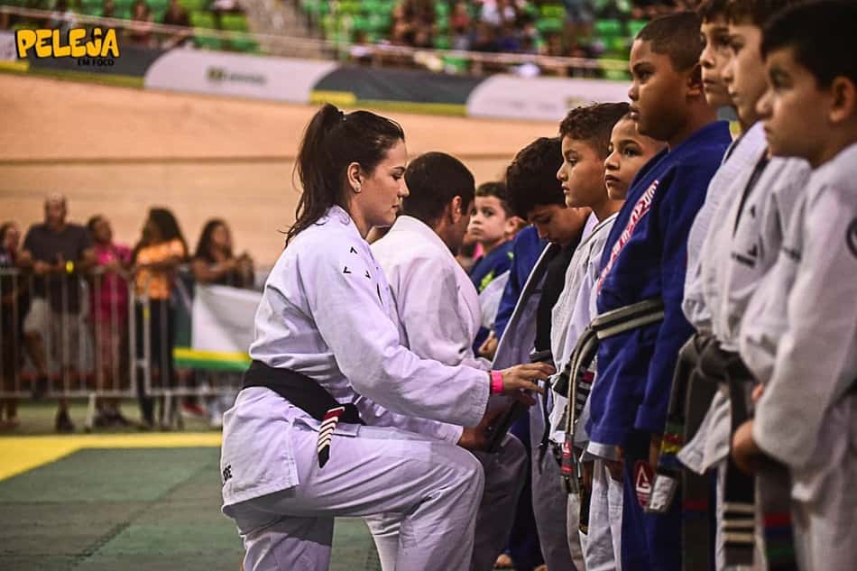 Presença de Kyra Gracie e mais de 800 competidores agitam a 29ª Copa Alfabarra de Jiu-Jitsu