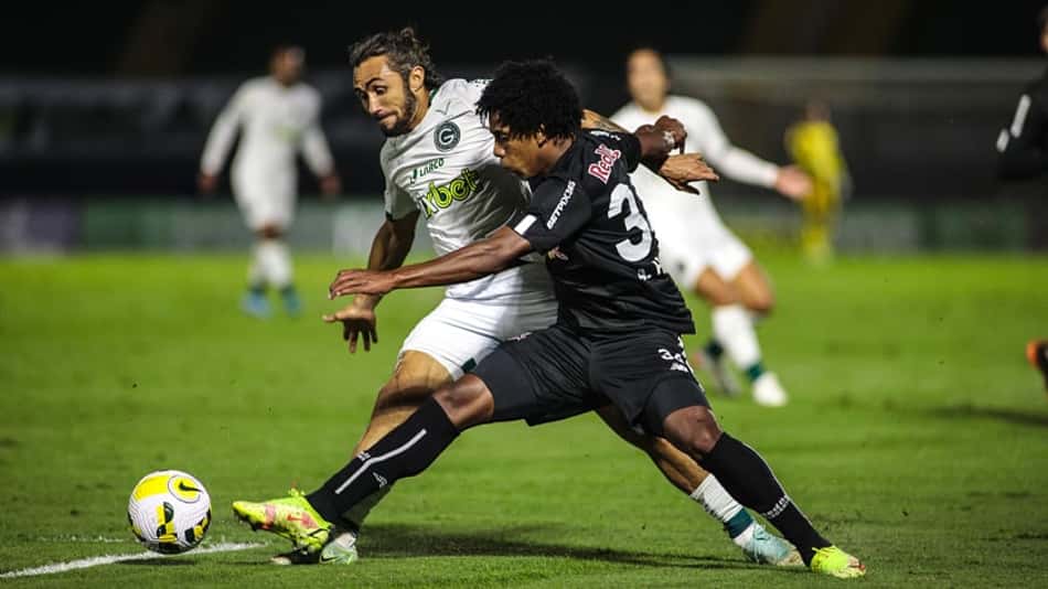 Protesto de torcida do Bragantino aflora decepção por eliminações seguidas