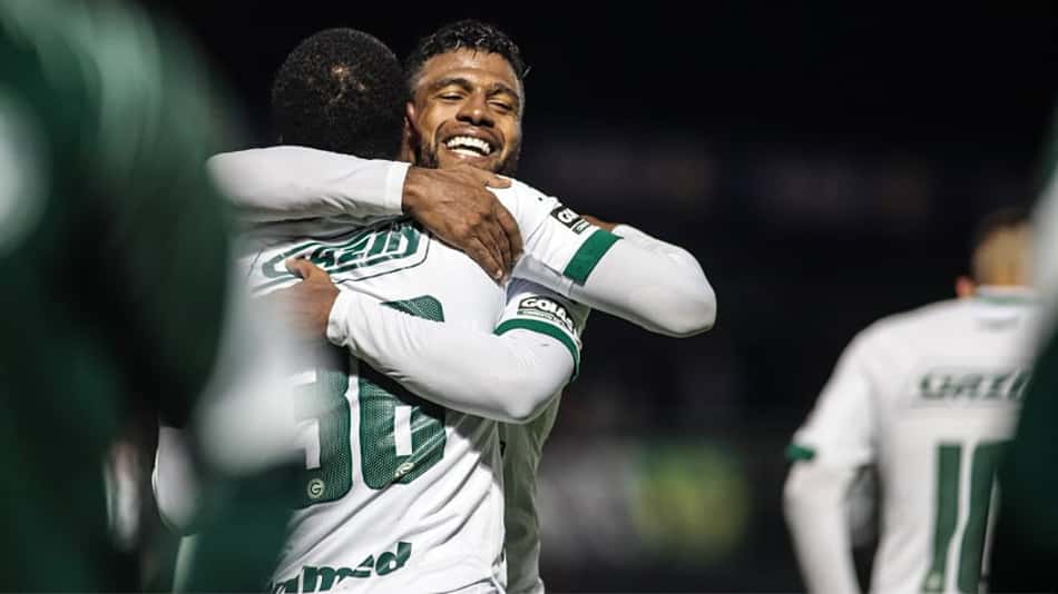 Tadeu brilha, Goiás reverte placar contra Red Bull Bragantino e avança às oitavas da Copa do Brasil