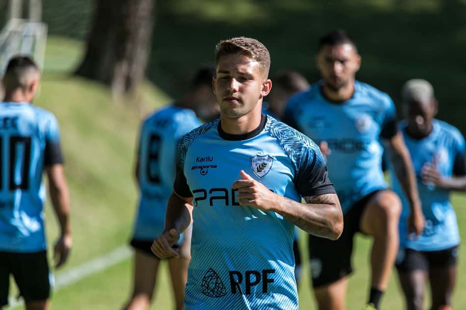 Marcinho mira crescimento no Londrina e projeta próximo confronto na Série B