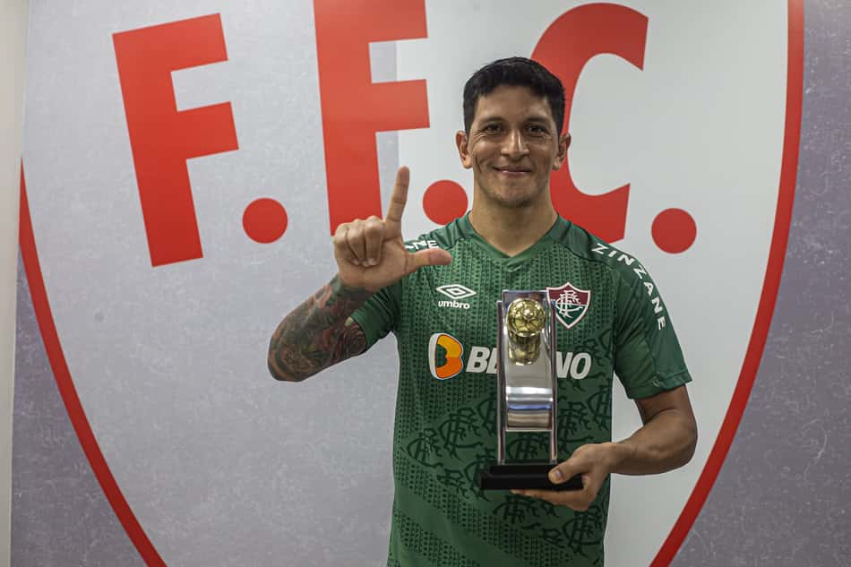 Cano, Nino e André, do Fluminense, recebem prêmios individuais do Carioca