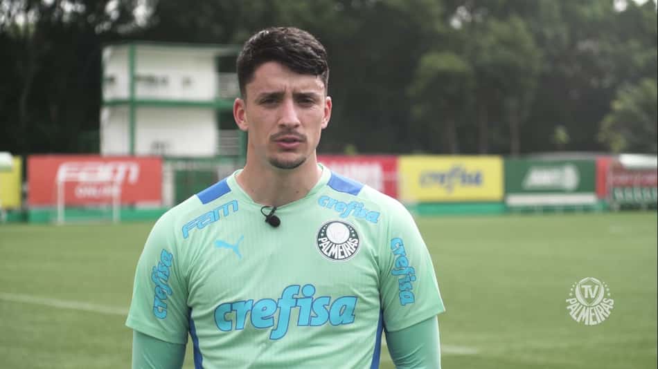 Piquerez enaltece estrutura do Palmeiras e projeta longa semana de trabalho: 'Fico mais nervoso de fora'