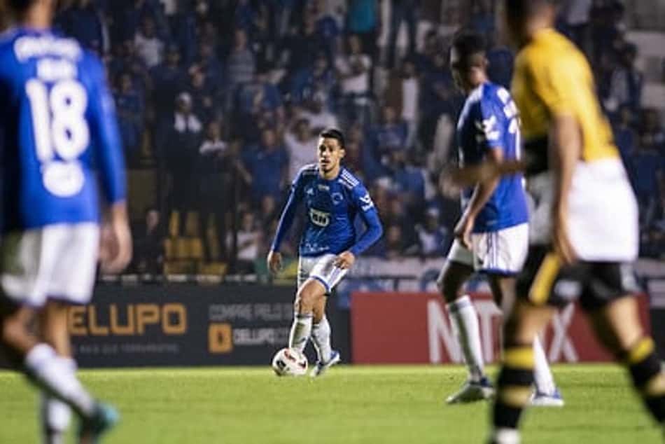 Lucas Oliveira, do Cruzeiro, é destaque entre defensores da Série B