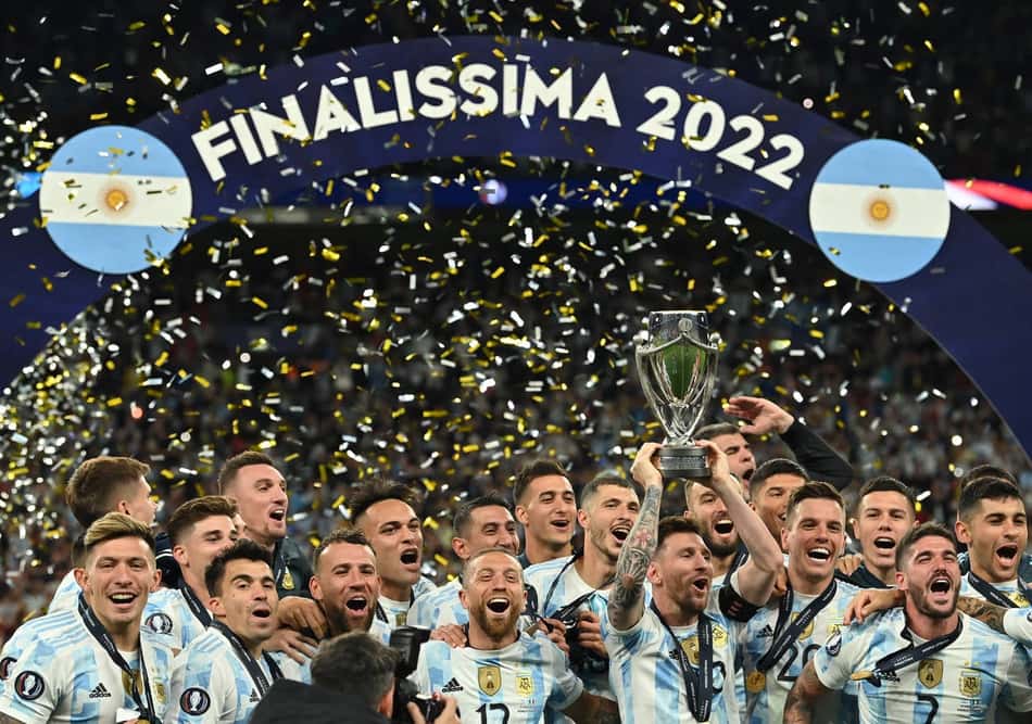 Com grande jogo de Messi, Argentina domina a Itália, vence em Wembley e conquista o título da Finalíssima