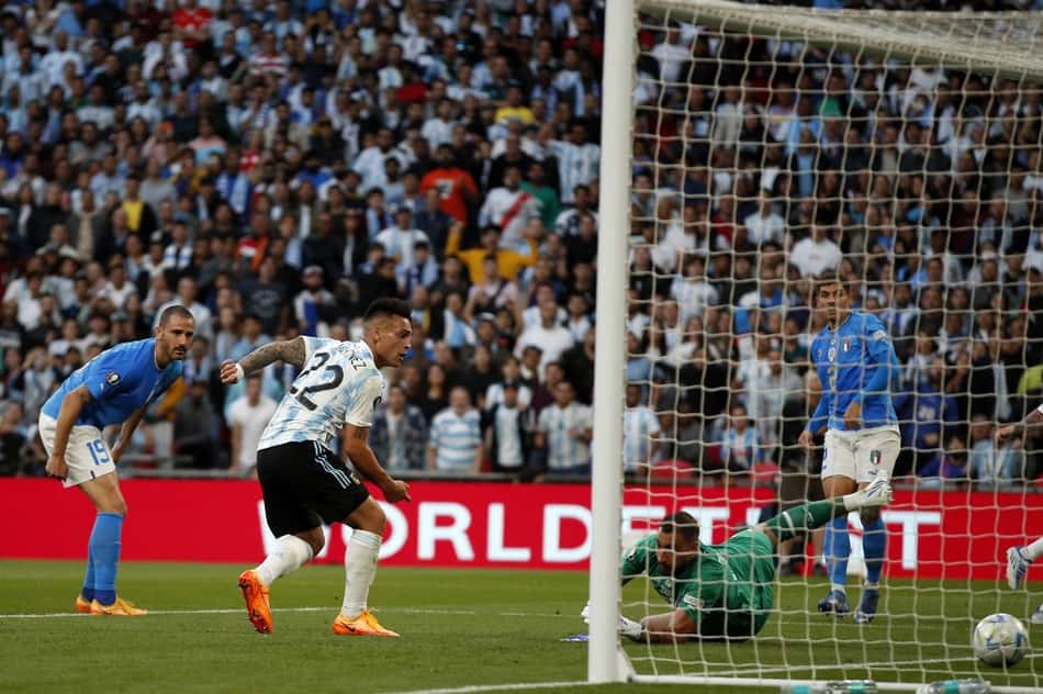 Lautaro Martinez celebra título da Argentina na Finalíssima e destaca torcedores: 'Isso não tem preço'
