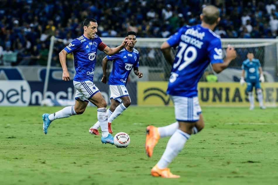 Rômulo explica ascensão do Cruzeiro na temporada: "planejamento, organização e entrega"