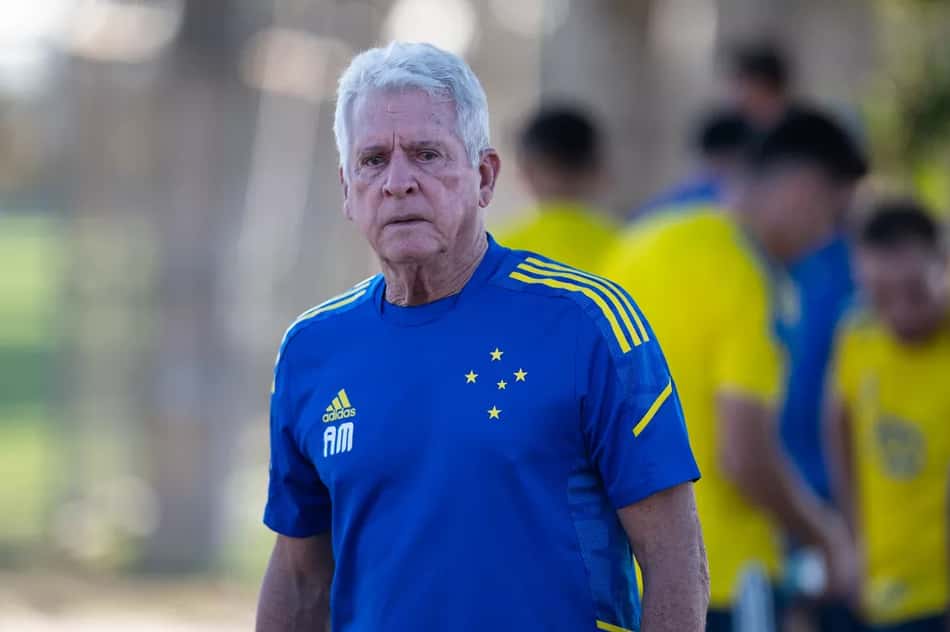 Cruzeiro vence ação trabalhista de R$564 mil contra auxiliar de Luxemburgo