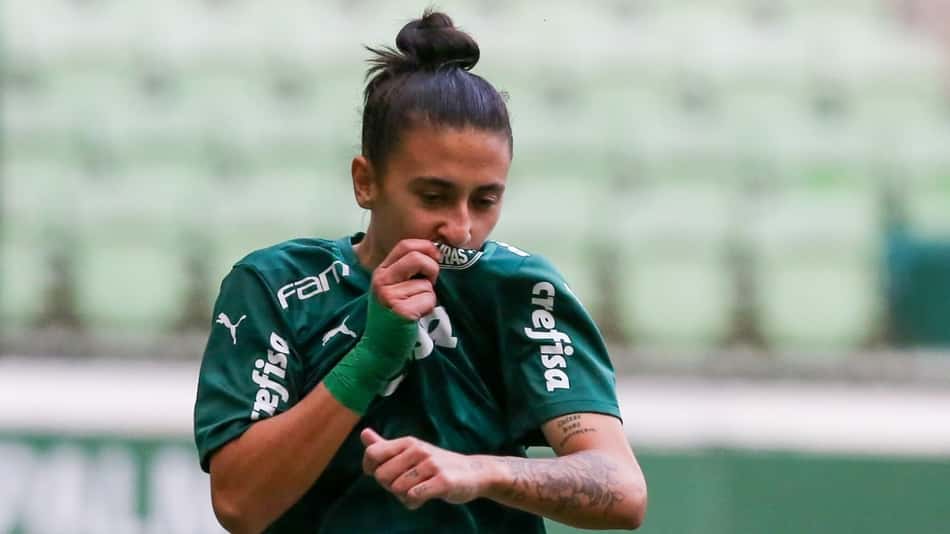De malas prontas para a França, Ottilia se despede do Palmeiras