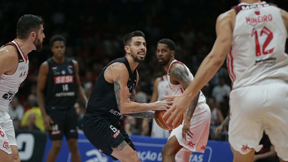 Com Gabigol no Maracanãzinho, Franca bate o Flamengo e fica a uma vitória de conquistar o NBB