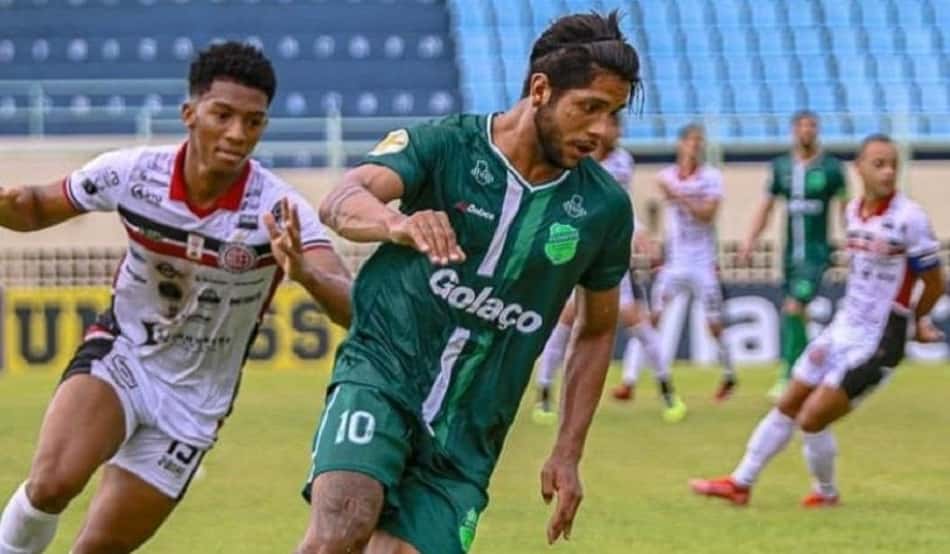 Sem vencer há quatro jogos, volante do Floresta mantém confiança: 'Fazer nosso melhor'