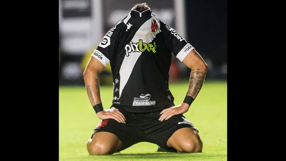Palacios, do Vasco, se pronuncia após ser acusado de violência doméstica