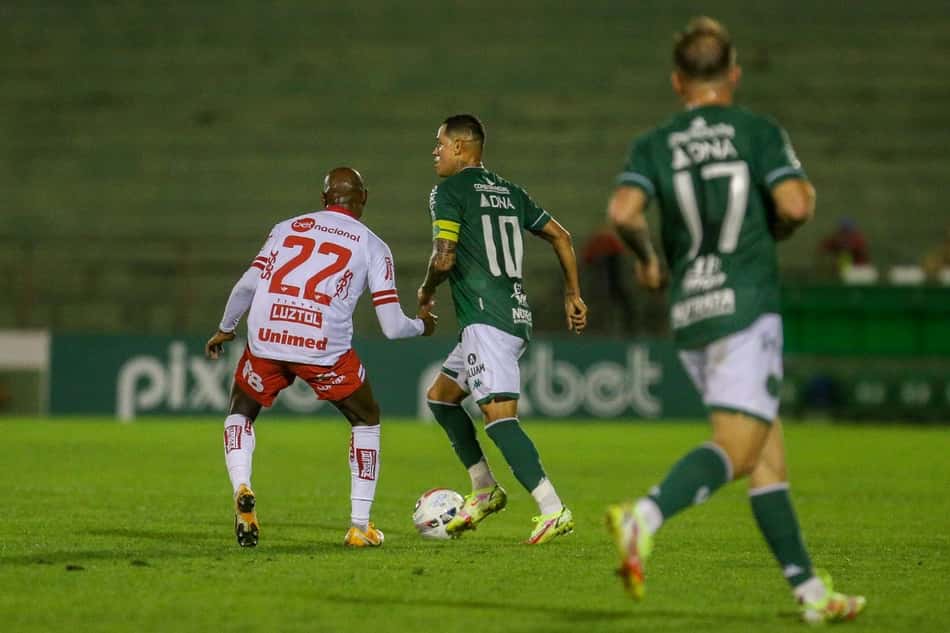 Com gol de pênalti no final, Vila Nova arranca empate com Guarani na Série B do Brasileiro