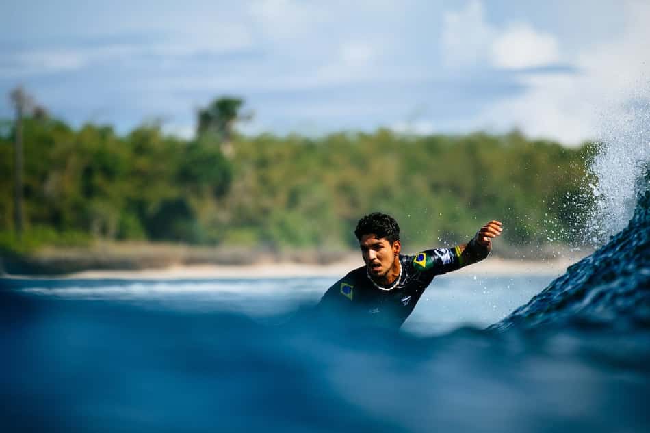 Gabriel Medina, Filipe Toledo e Jadson André passam para as quartas de final da WSL 2022