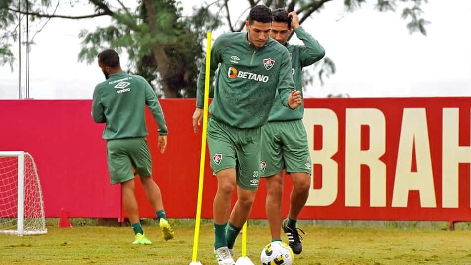 Fluminense embarca para jogo contra o Juventude com Nino e Matheus Martins