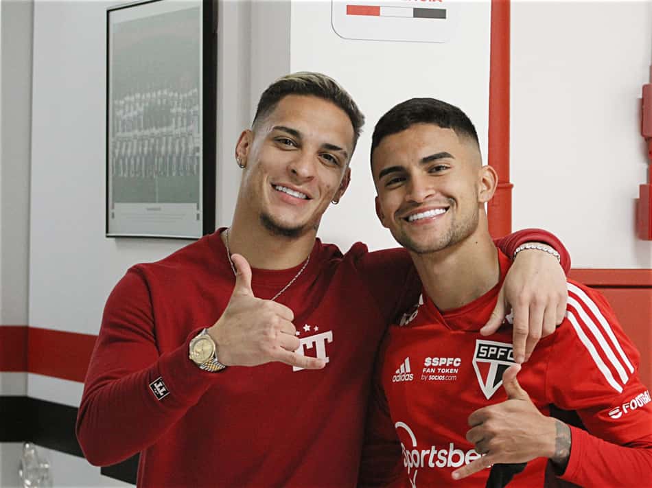 Antony fará tratamento de lesão no tornozelo no CT do São Paulo