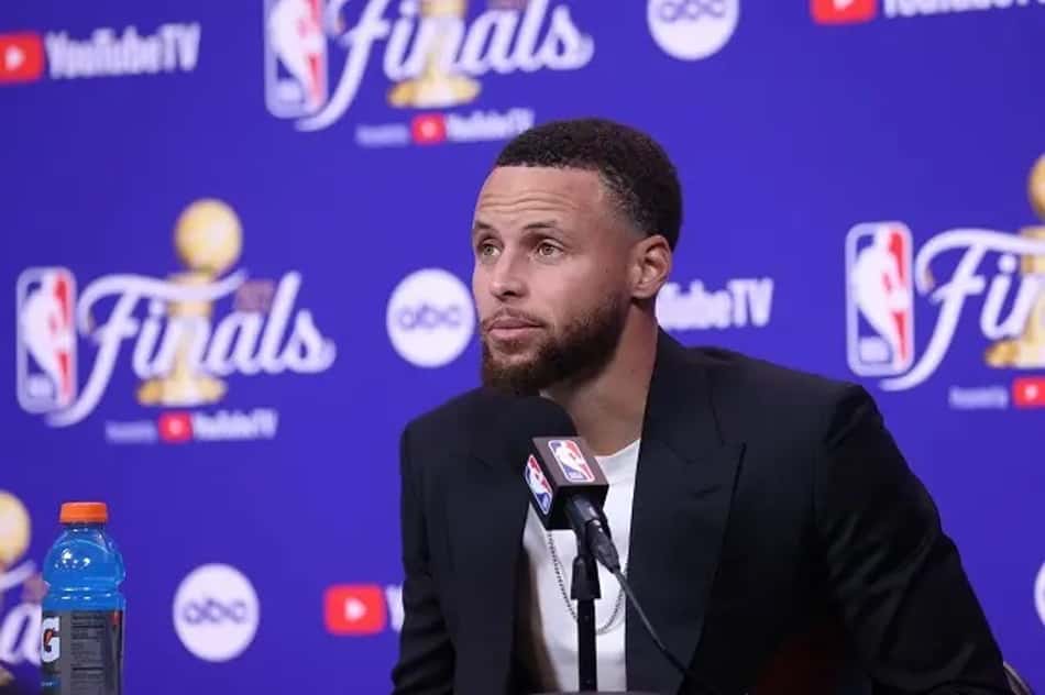 "Precisamos vencer quatro jogos de qualquer jeito", alerta Curry