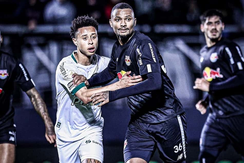 Após estreia, Matheusinho destaca aprendizado com elenco do Goiás