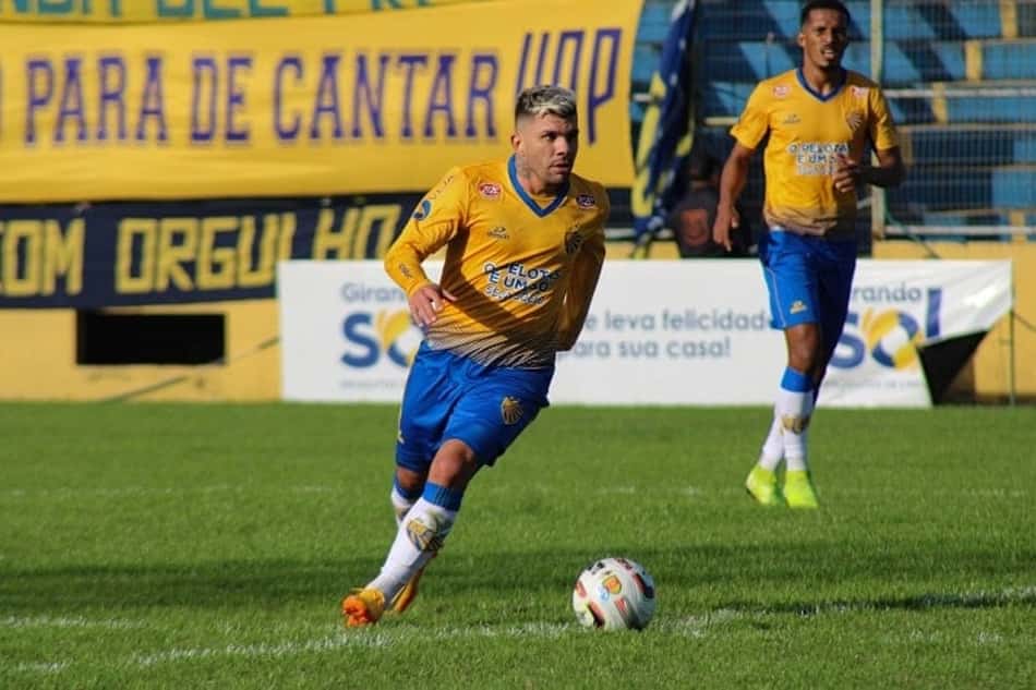 Ex-joia do Palmeiras, atacante Chico se destaca no EC Pelotas