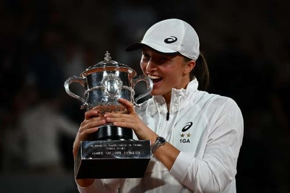 Iga Swiatek arrasa tenista americana e fatura o bicampeonato de Roland Garros