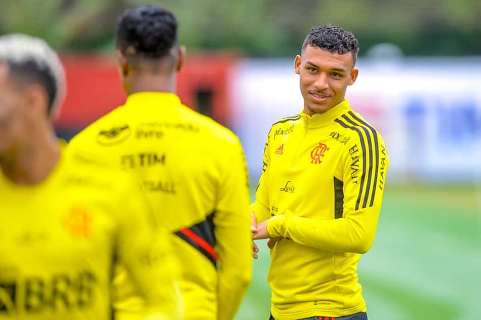 Na ausência de estrelas, joia do Flamengo sonha com mais minutos diante do Fortaleza