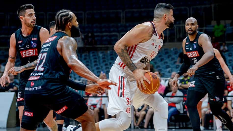 Flamengo vence o Franca e mantém viva a disputa pelo título do NBB