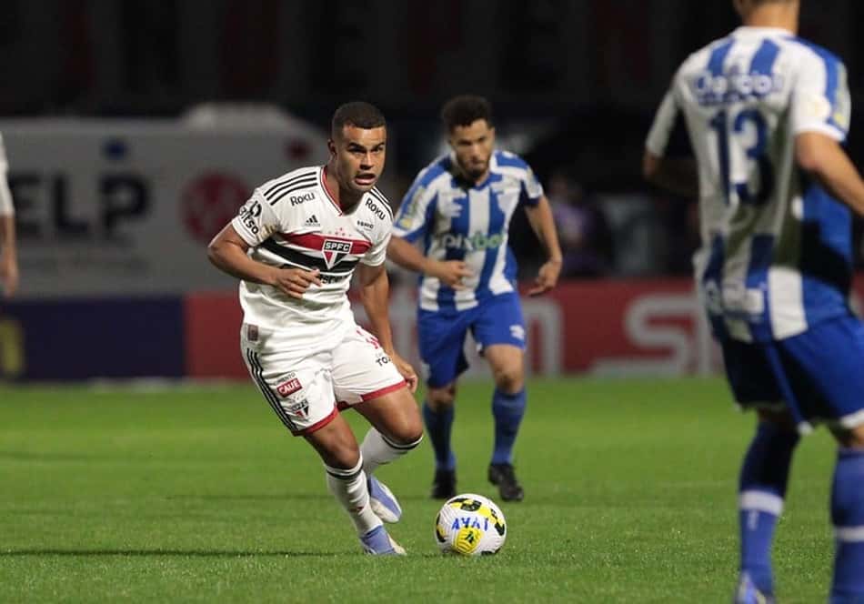 Alisson lamenta empate do São Paulo na Ressacada: 'Trabalhar em cima dos erros'