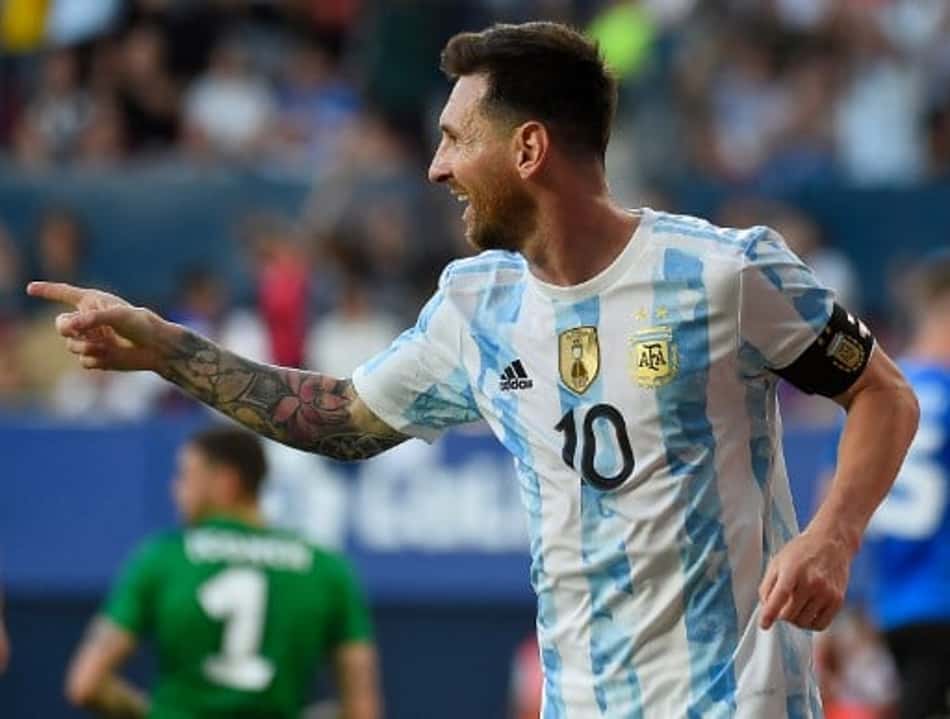 Messi marca cinco gols com a camisa da Argentina pela primeira vez