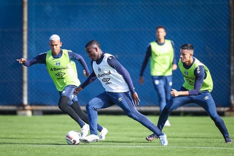 Em preparação para receber o Novorizontino, Grêmio tem treino com clima quente